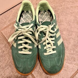 Size women’s 6 used adidas spezial.   Good condition but worn.